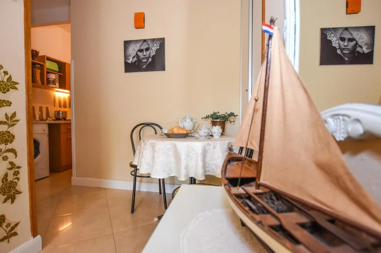 Apartmani Ina Pag Паг 0*,